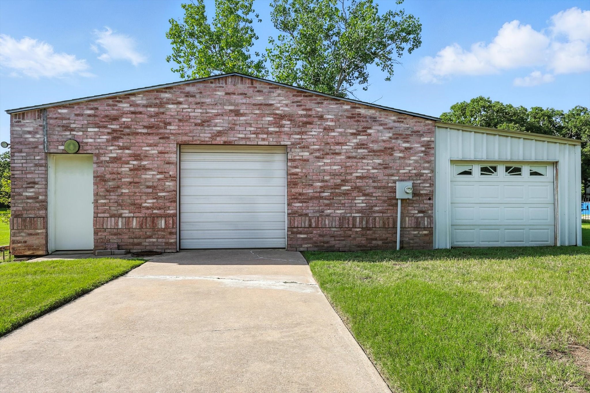 105 Enchanted Court N Burleson TX 76028