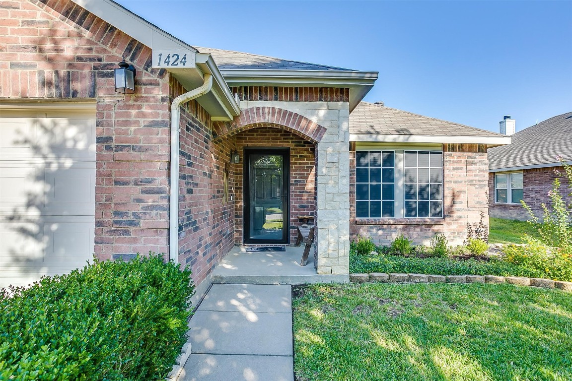 1424 Lauren Drive Burleson TX 76028
