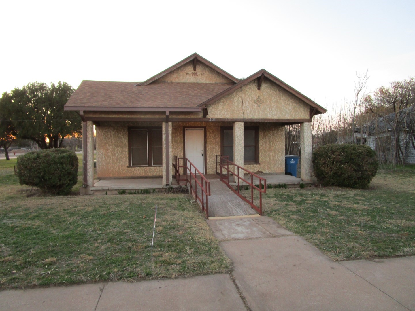 321 N Munday Avenue Munday TX 76371