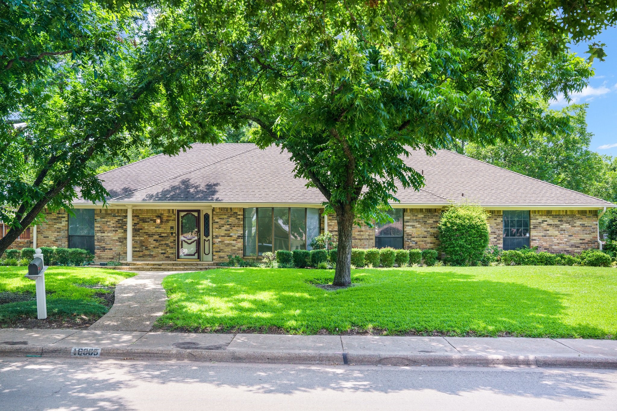 16805 Deer Park Drive Dallas TX 75248