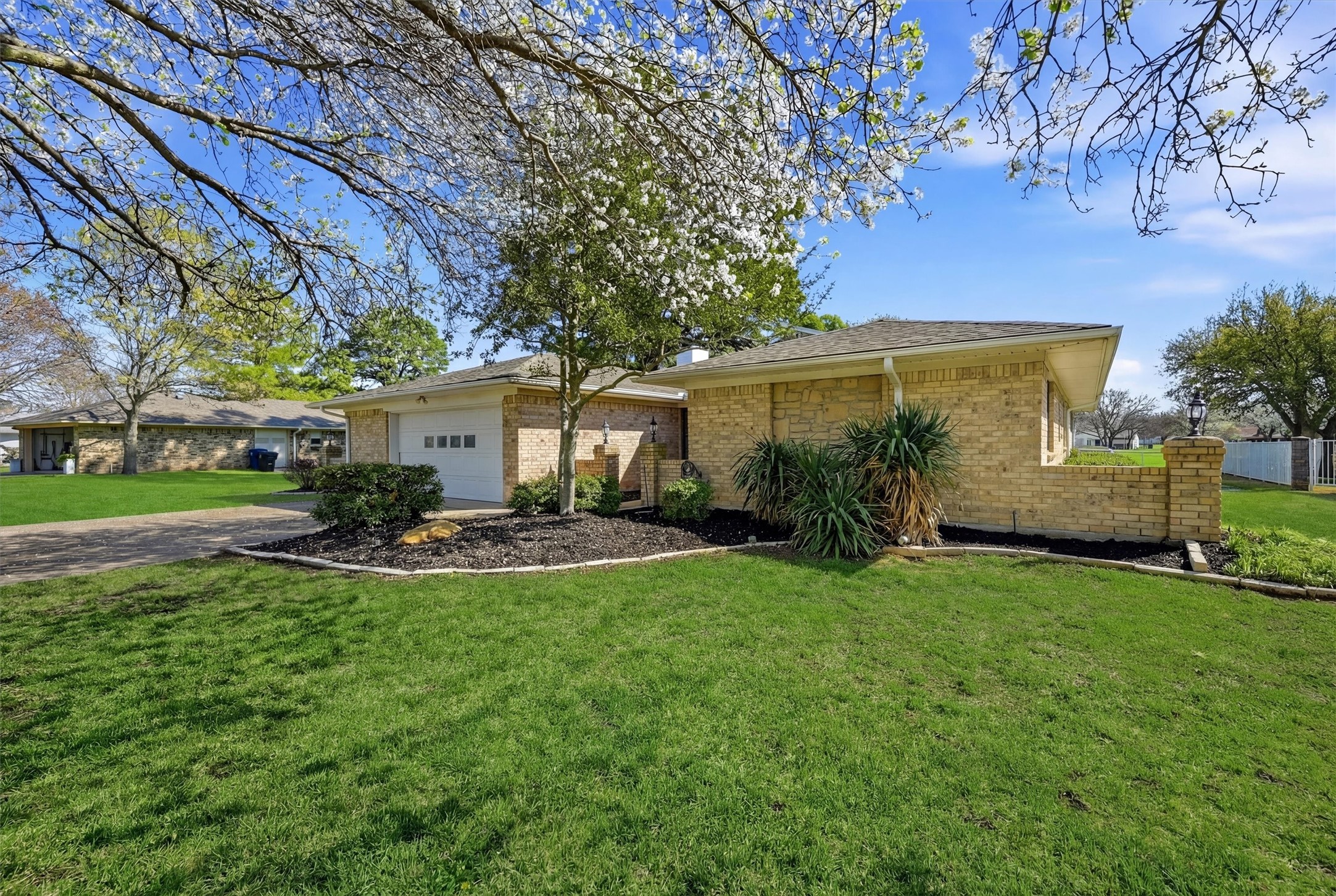 718 Kiowa Drive W Lake Kiowa TX 76240
