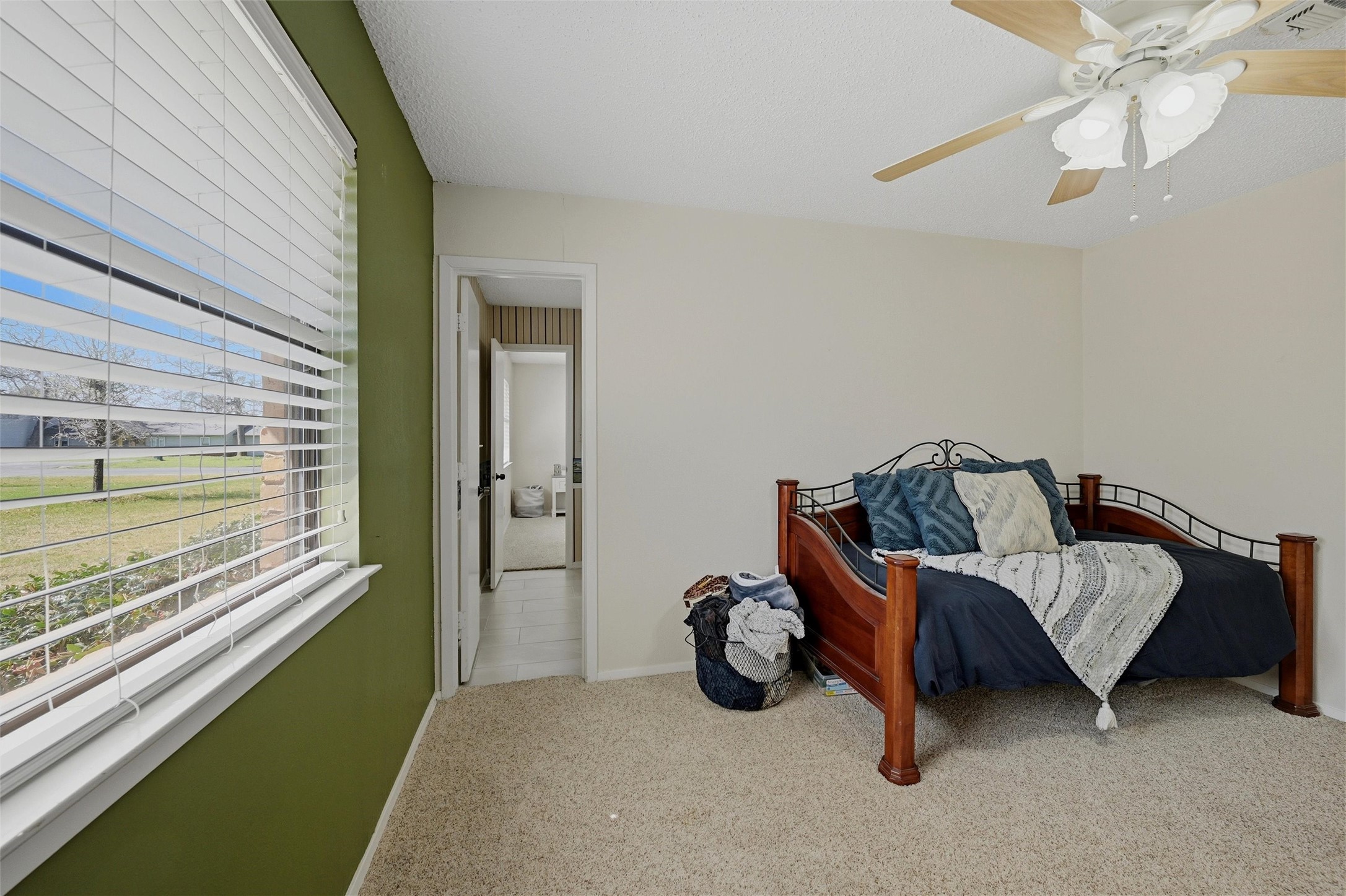718 Kiowa Drive W Lake Kiowa TX 76240