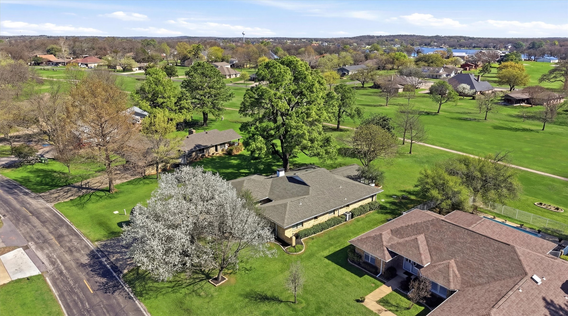 718 Kiowa Drive W Lake Kiowa TX 76240