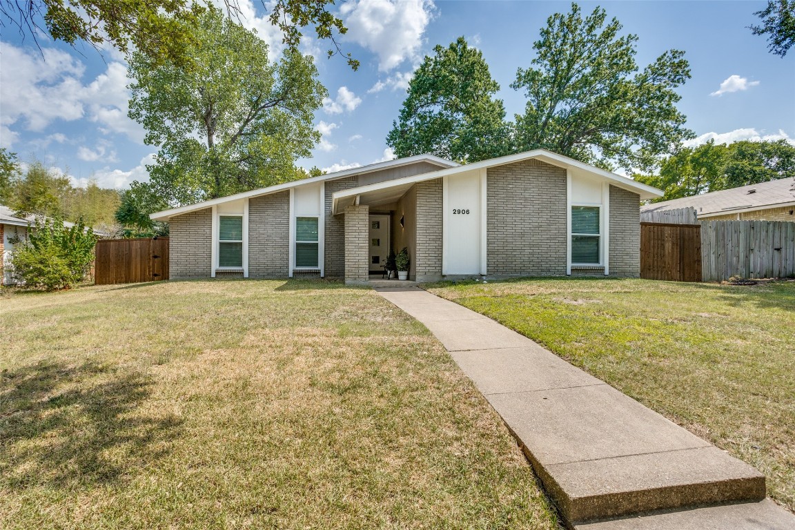 2906 Ashglen Drive Garland TX 75043