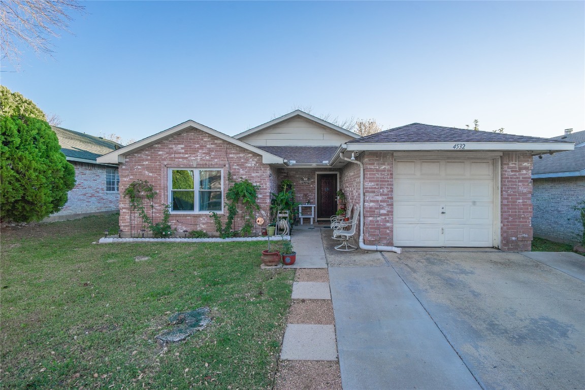 4532 Las Haciendas Drive Dallas TX 75211
