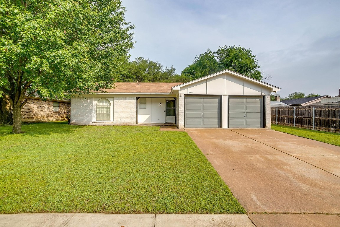 904 Jayellen Court Burleson TX 76028