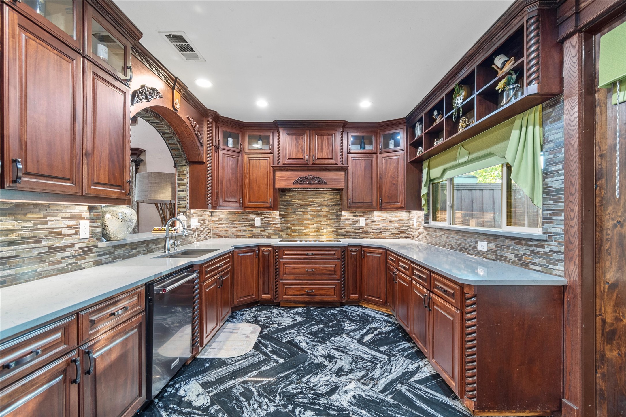 1006 Manning Street Grand Prairie TX 75051