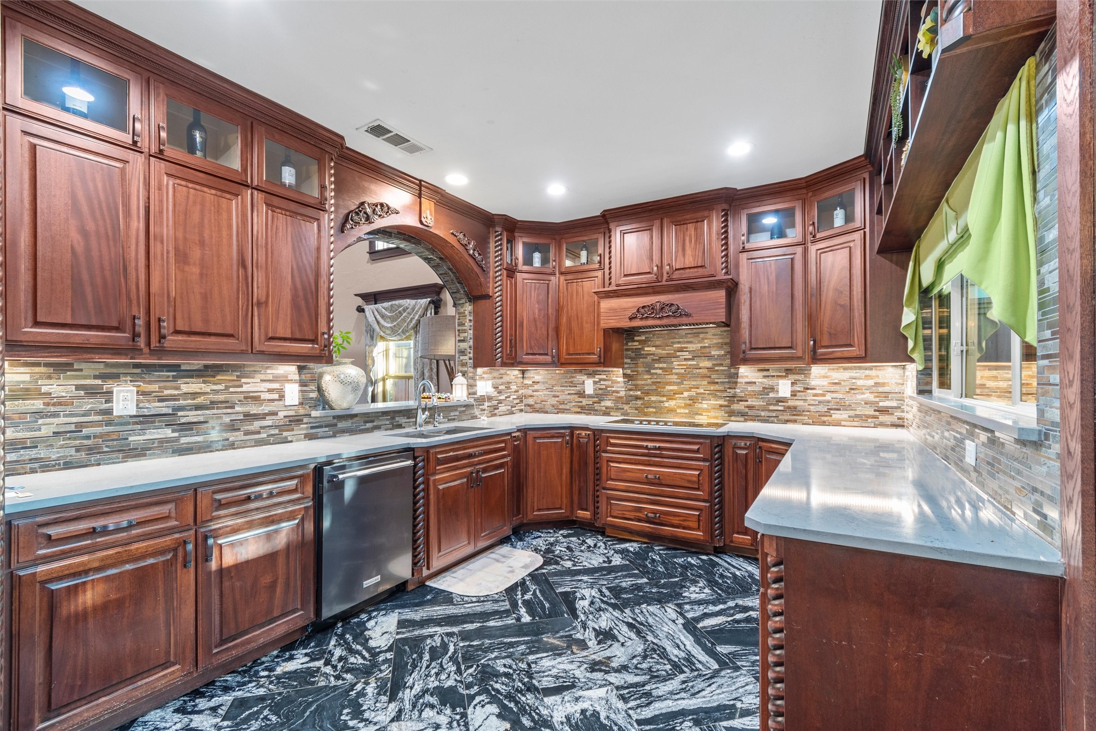1006 Manning Street Grand Prairie TX 75051