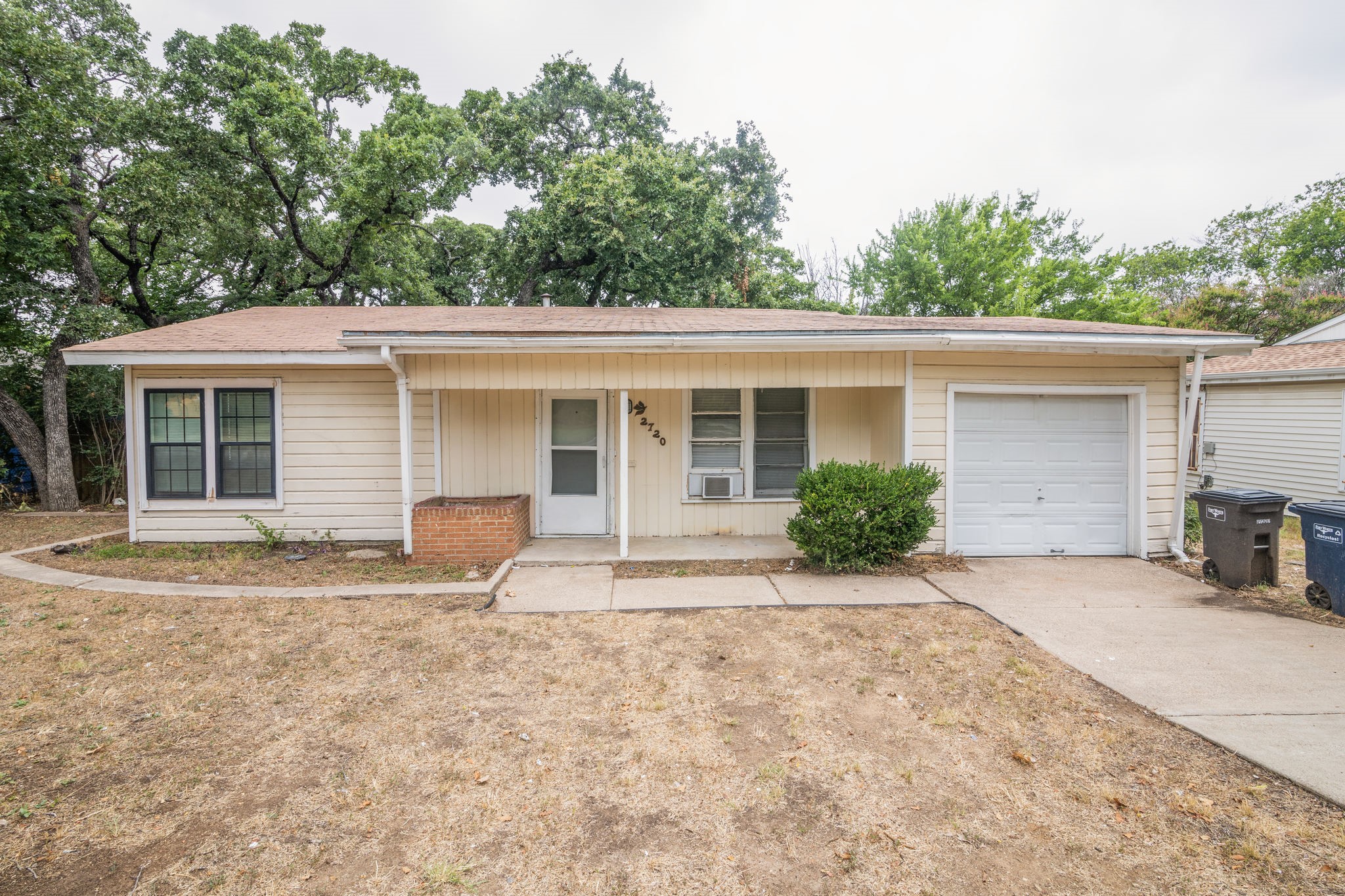 2720 Stark Street Fort Worth TX 76112