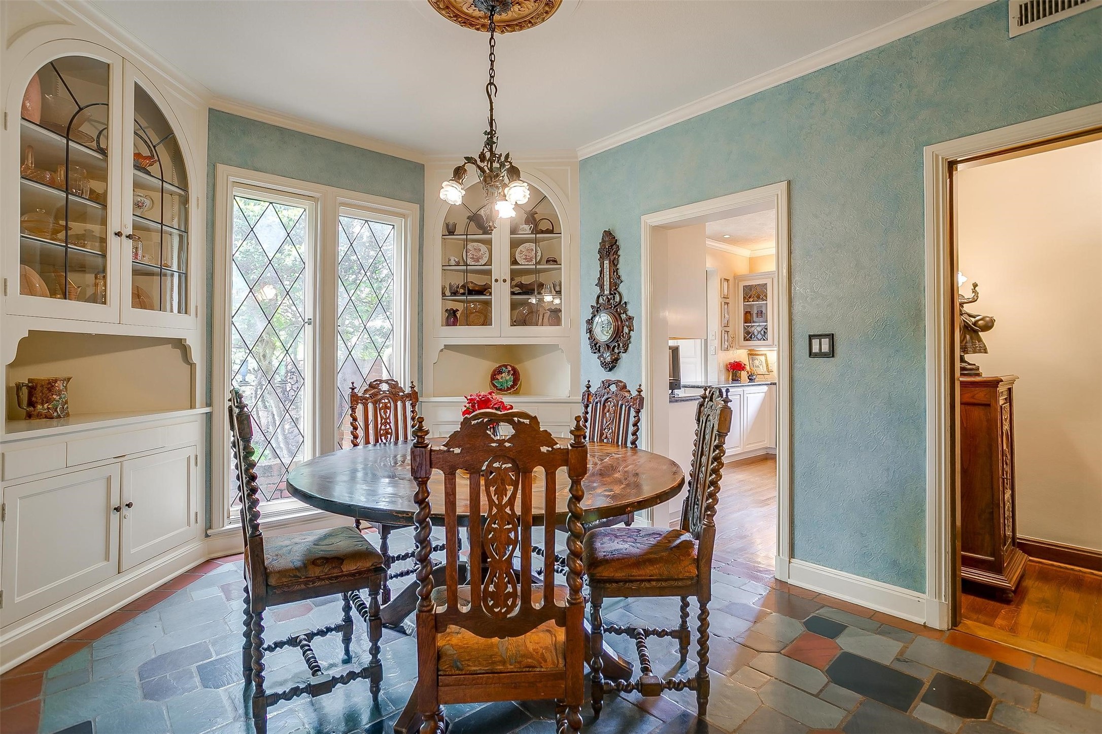 2424 Medford Court W Fort Worth TX 76109