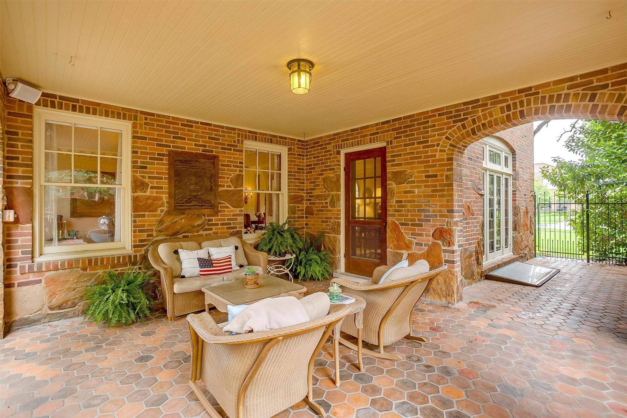 2424 Medford Court W Fort Worth TX 76109