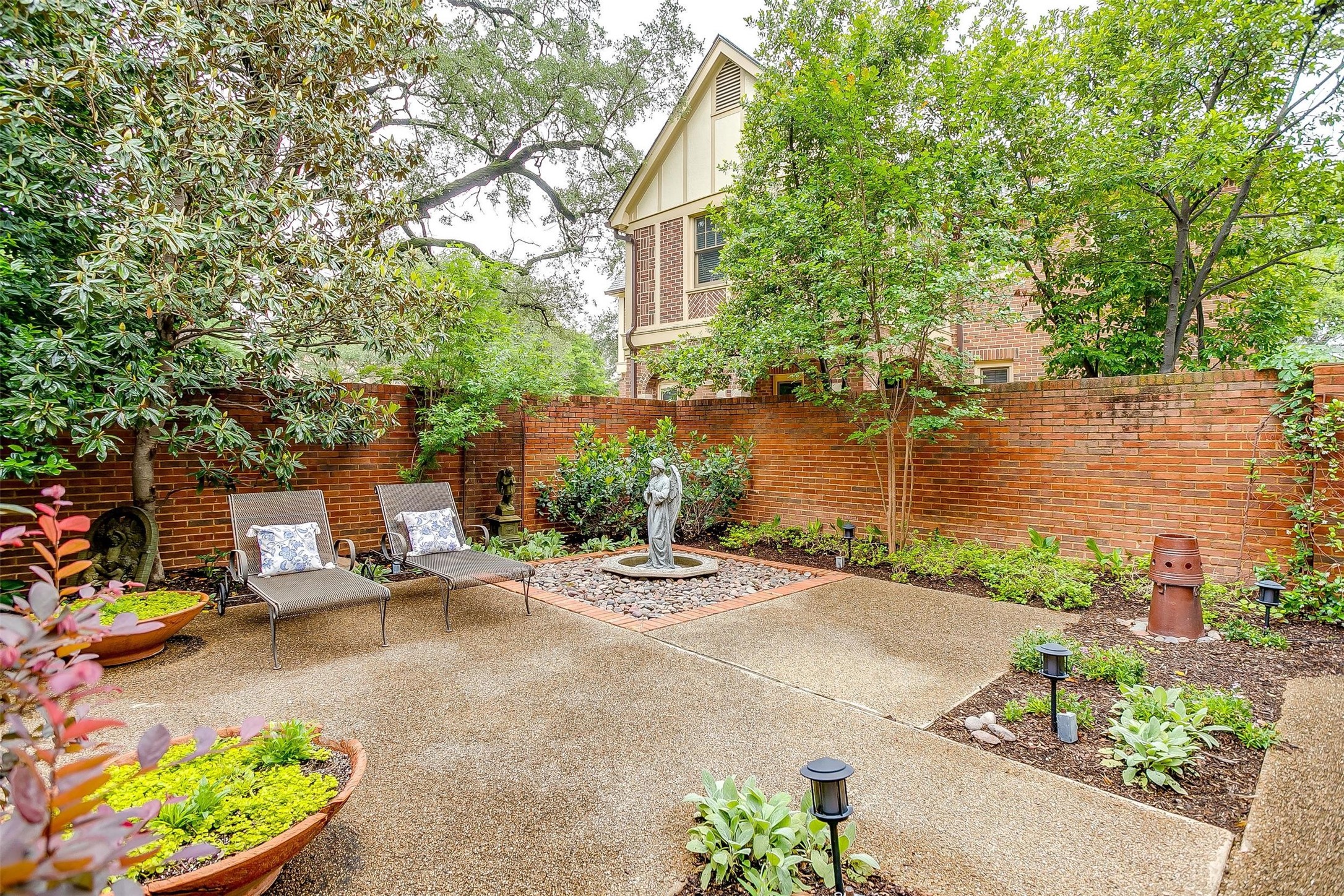 2424 Medford Court W Fort Worth TX 76109