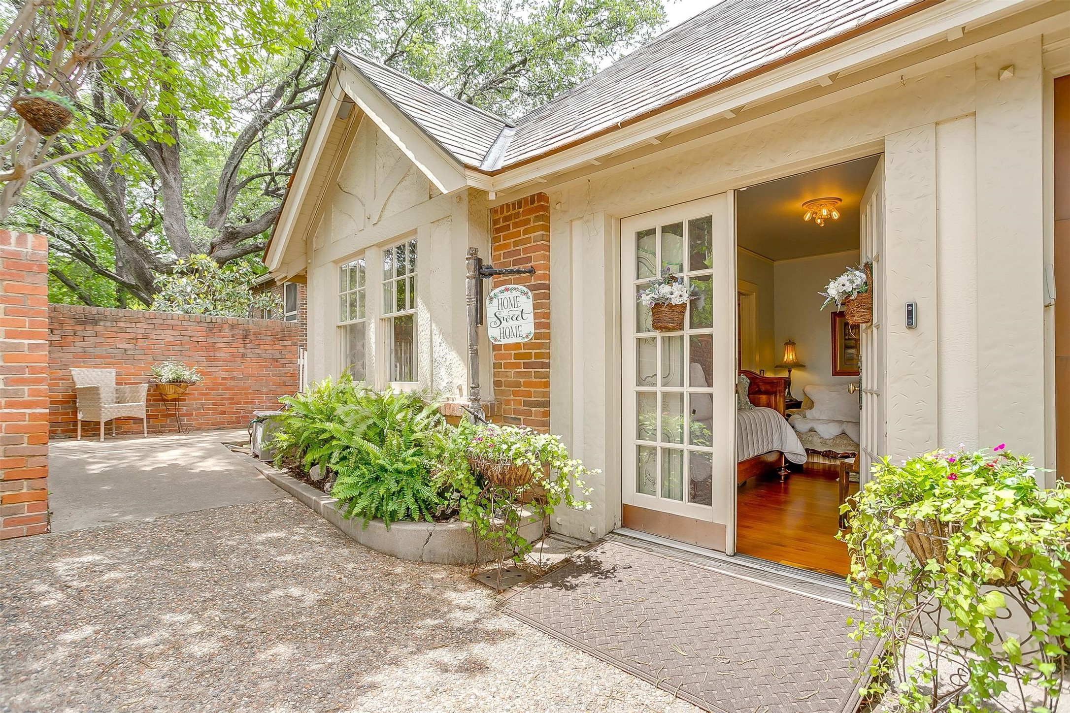 2424 Medford Court W Fort Worth TX 76109