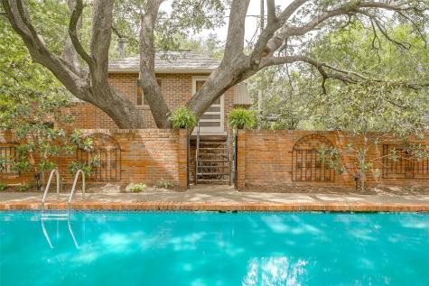 2424 Medford Court W Fort Worth TX 76109