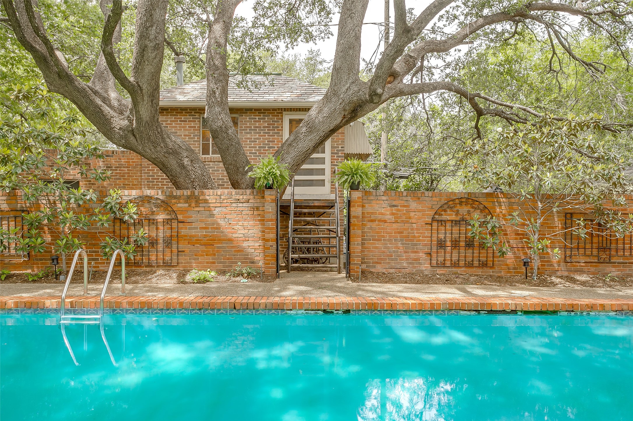 2424 Medford Court W Fort Worth TX 76109