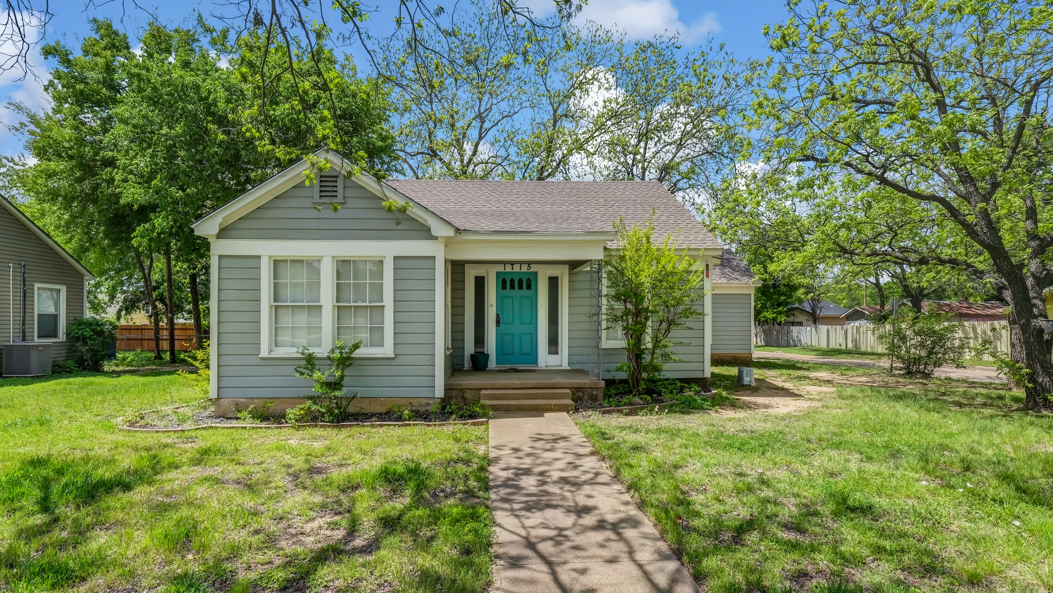 1715 N Oak Avenue Mineral Wells TX 76067