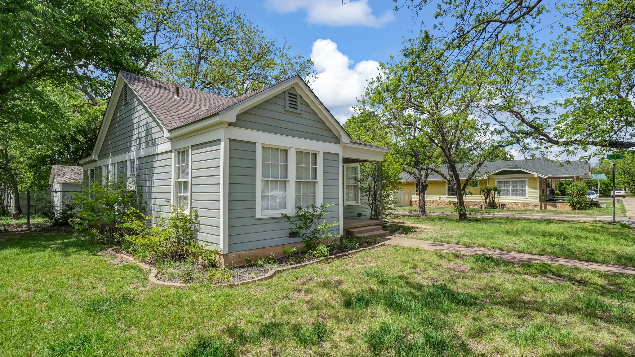 1715 N Oak Avenue Mineral Wells TX 76067