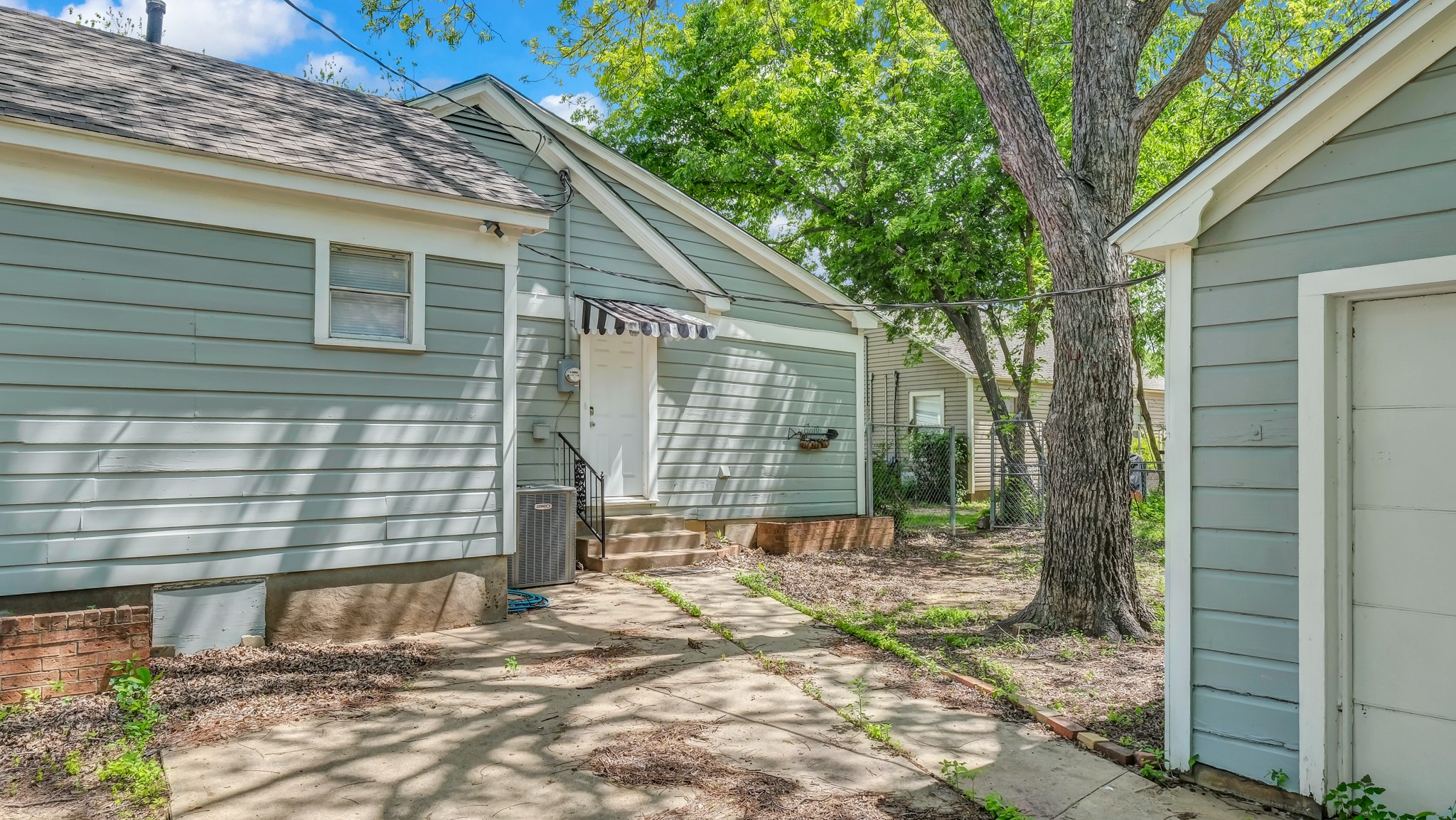 1715 N Oak Avenue Mineral Wells TX 76067