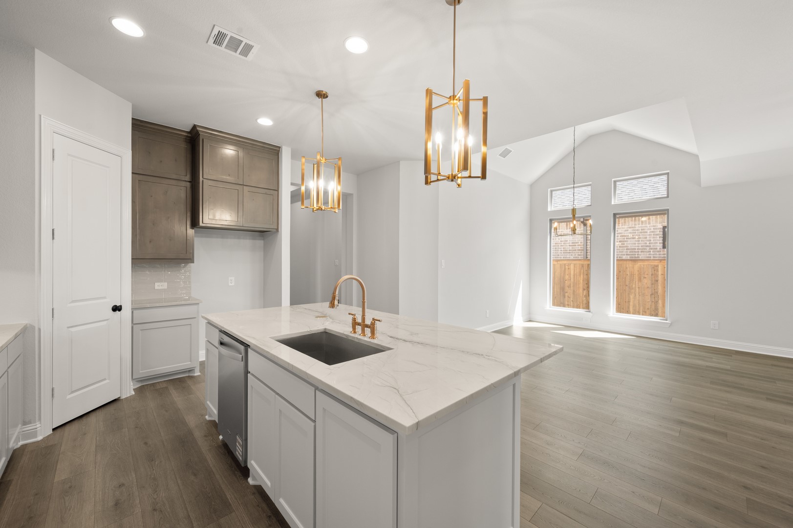 1869 Rough Ridge Trail Midlothian TX 76065