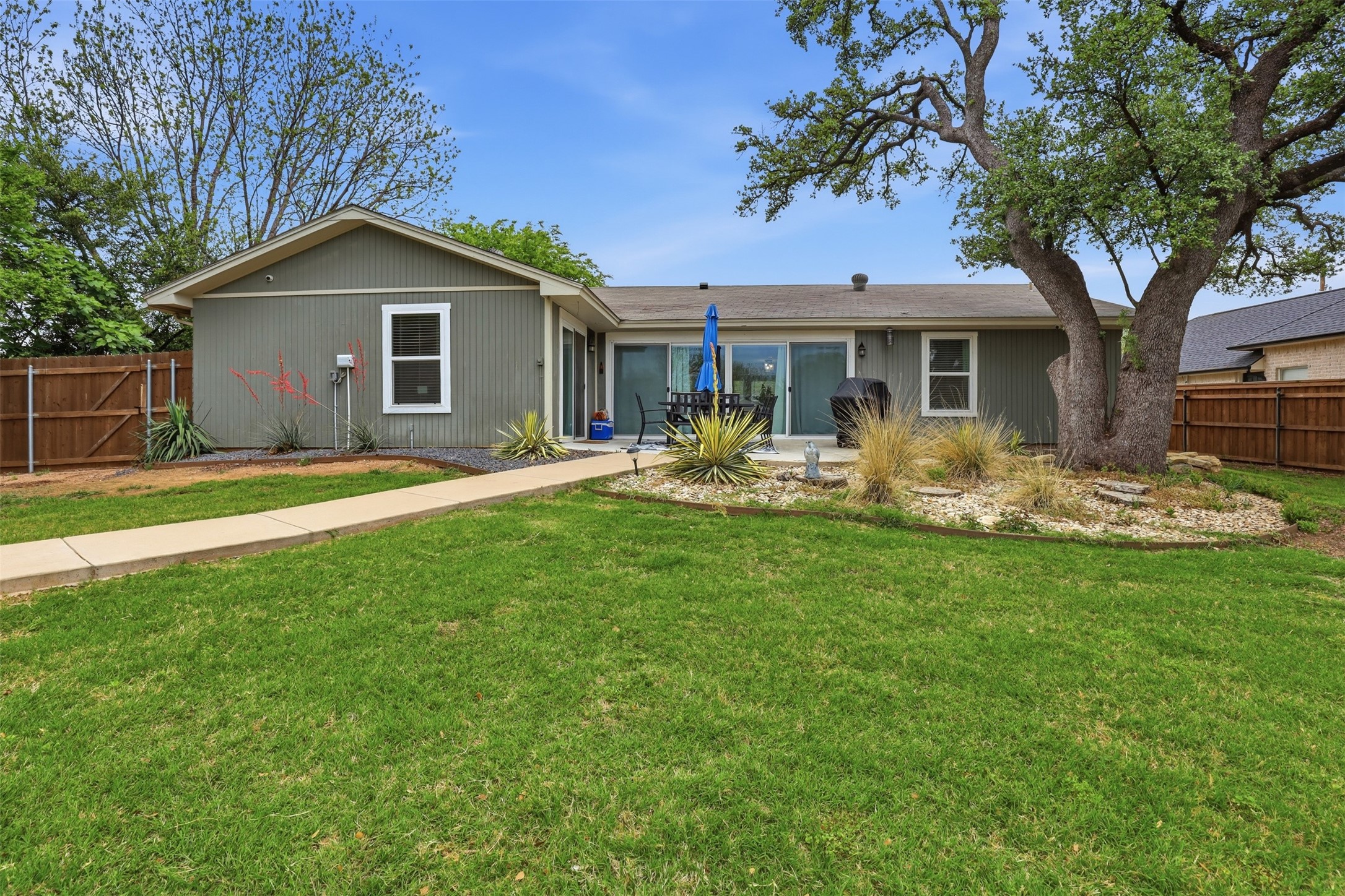 217 Granada Calle Street Granbury TX 76049