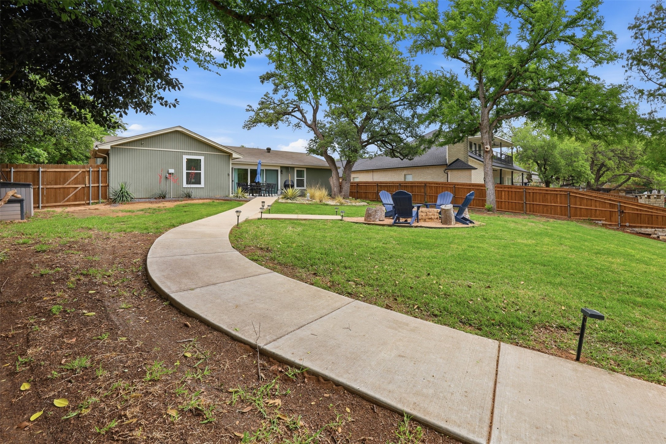 217 Granada Calle Street Granbury TX 76049