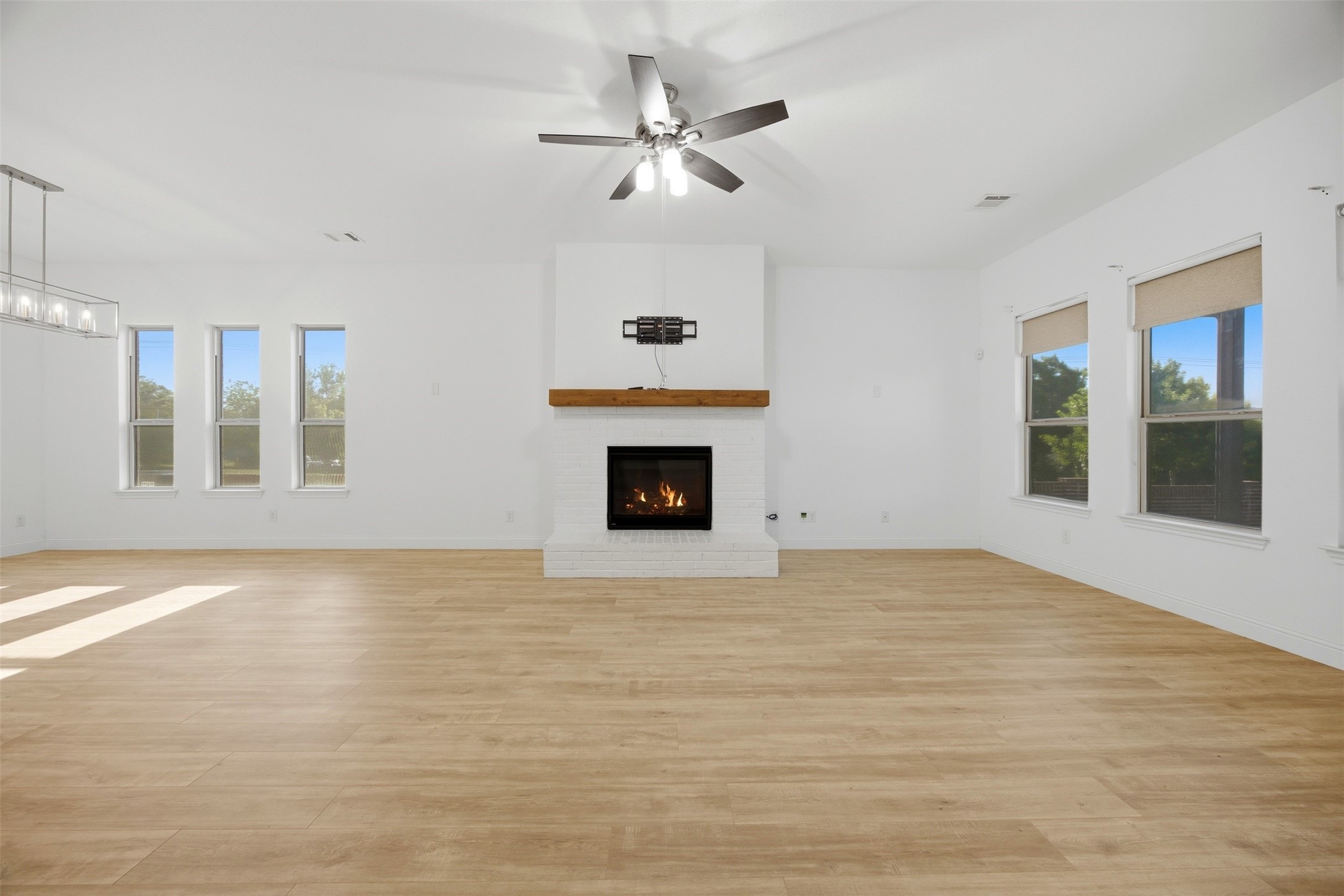 2213 Windy Hill Lane Waxahachie TX 75167