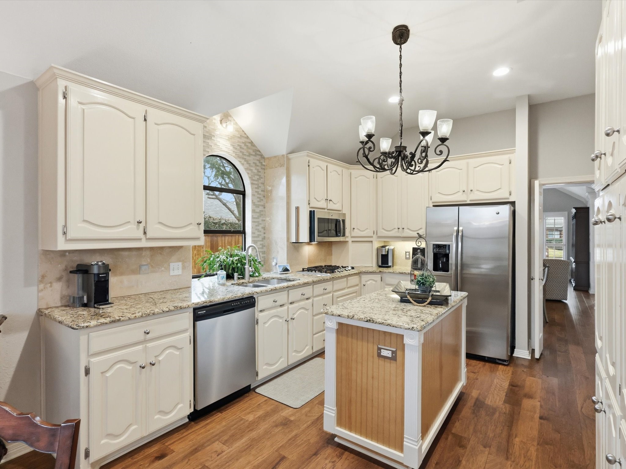 2613 Bent Tree Drive Hurst TX 76054