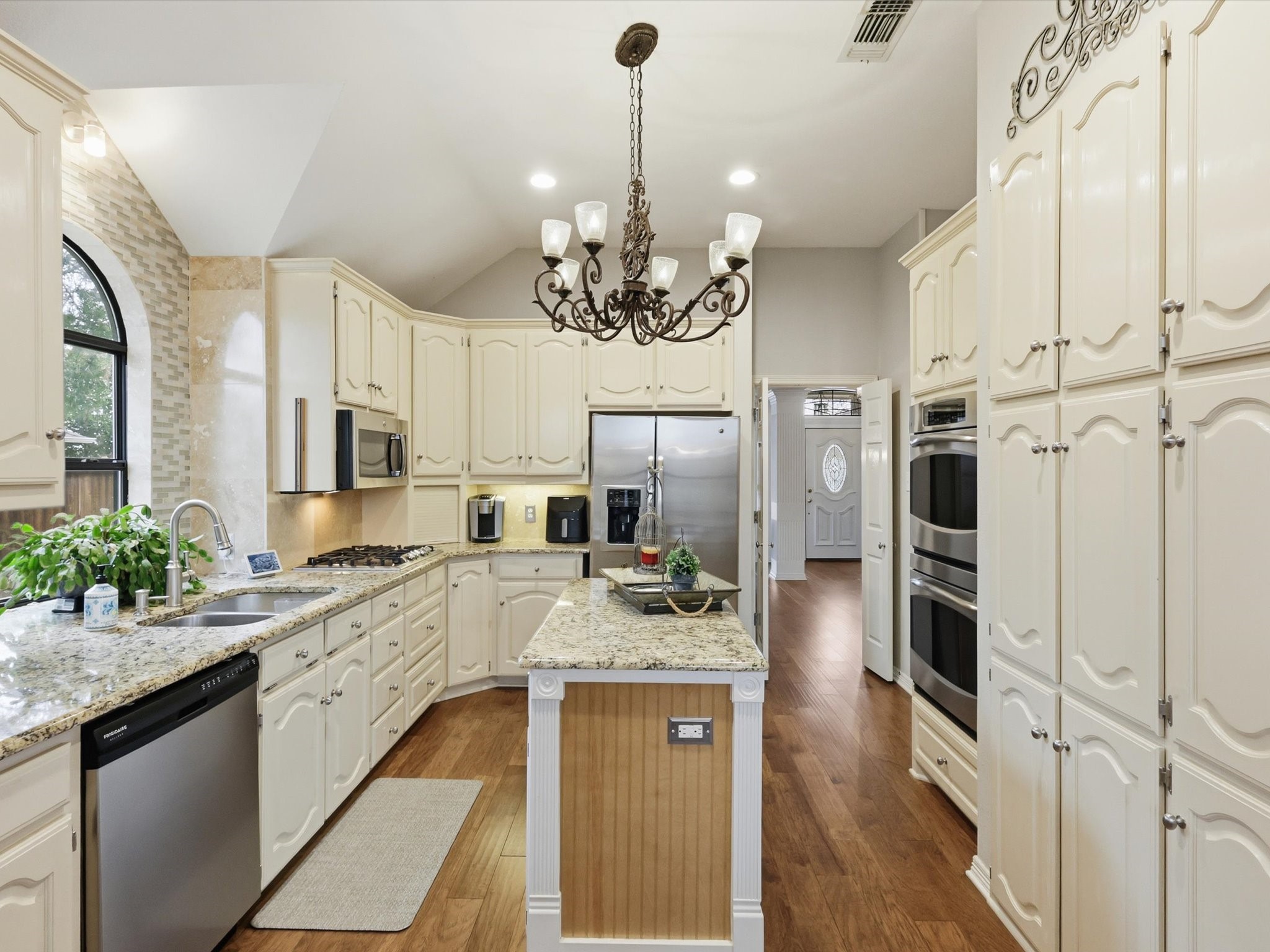 2613 Bent Tree Drive Hurst TX 76054