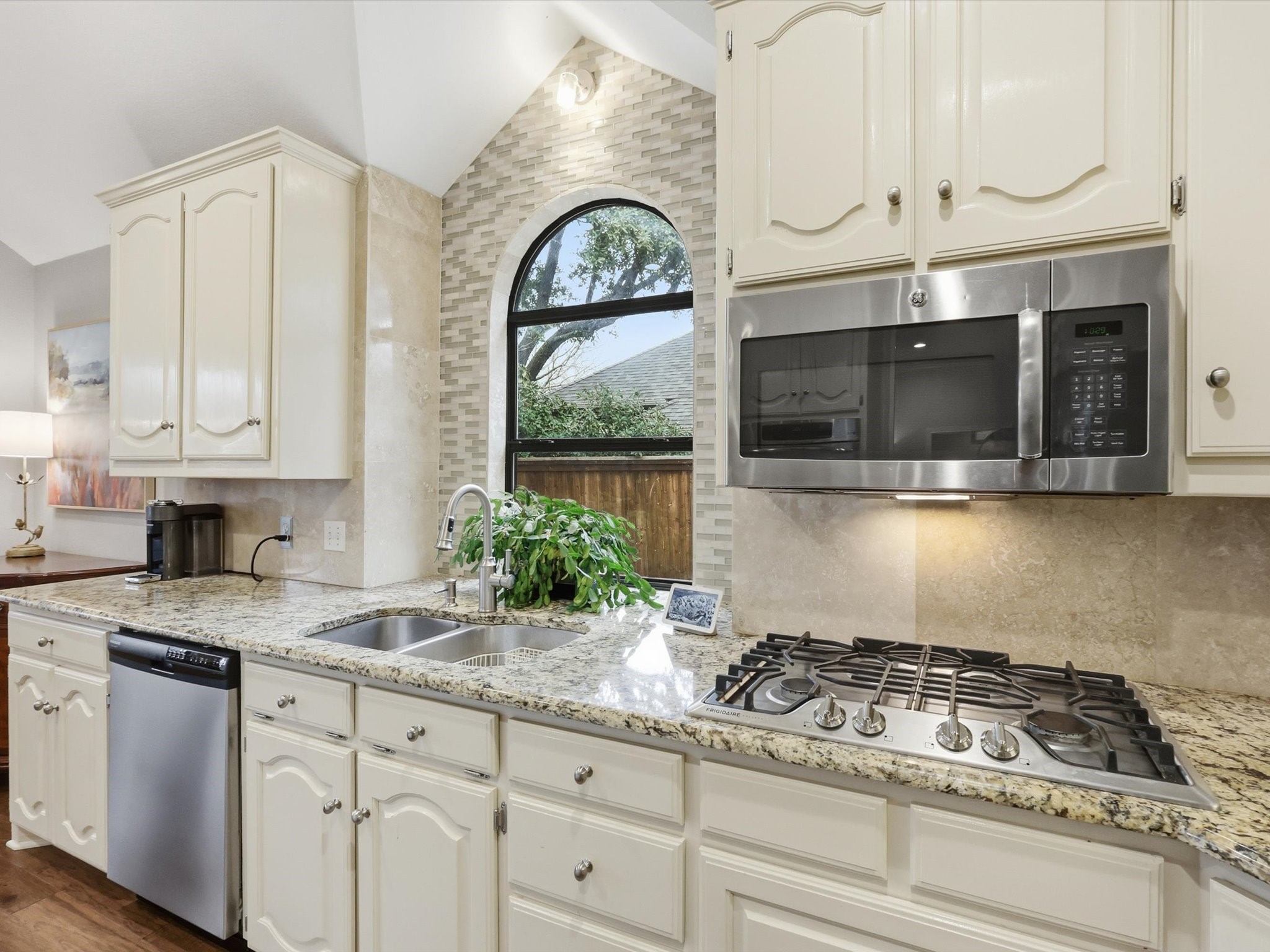 2613 Bent Tree Drive Hurst TX 76054