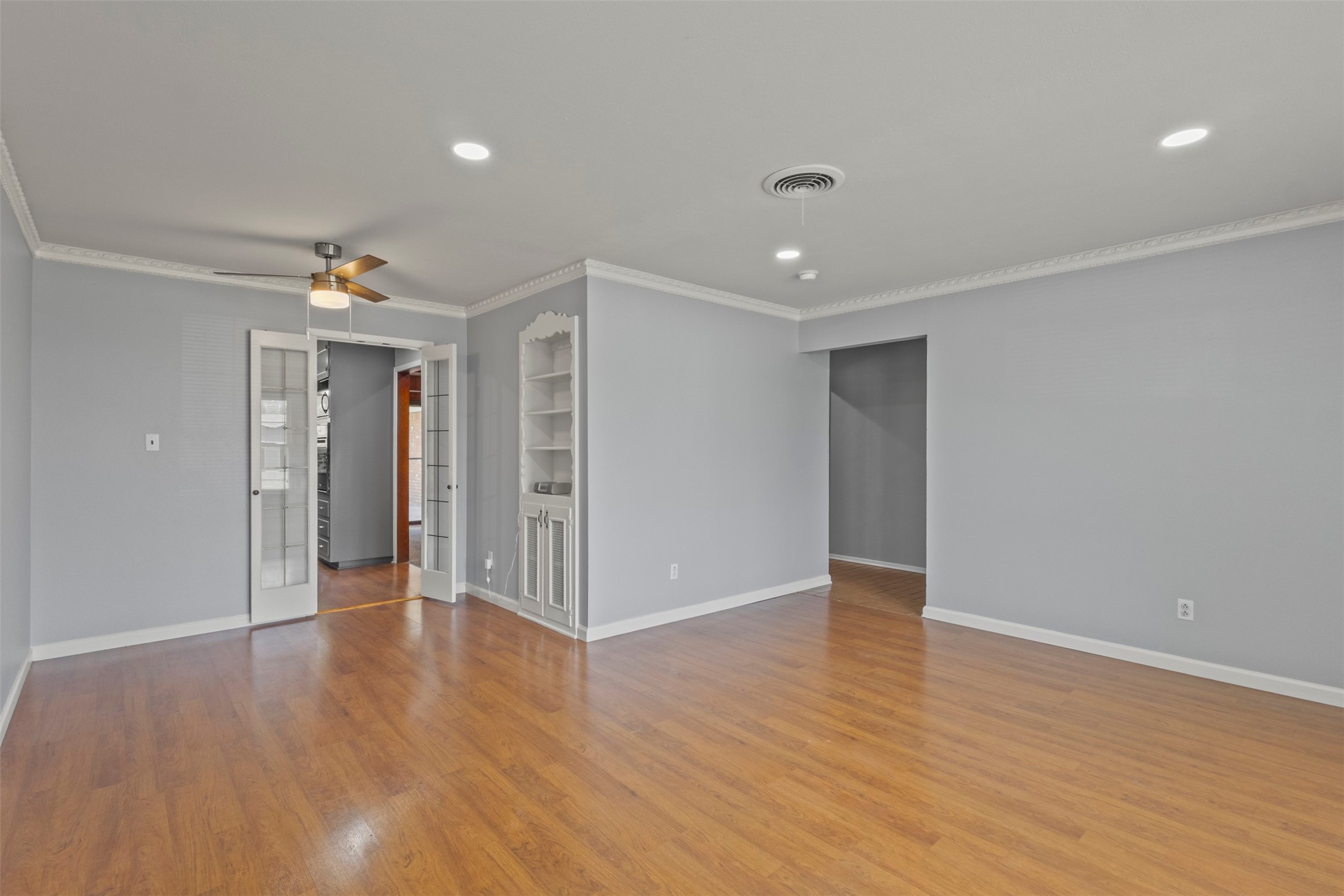 1021 Blue Lake Fort Worth TX 76103