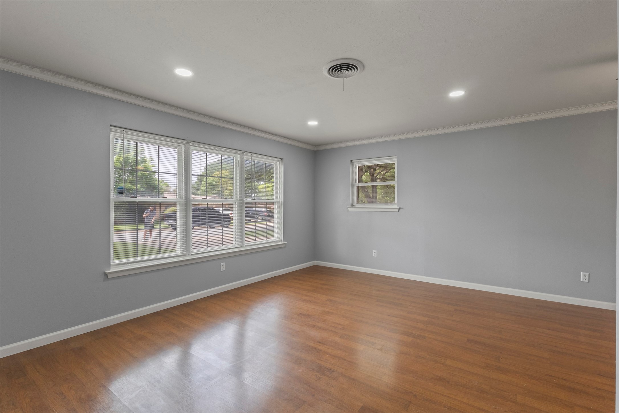 1021 Blue Lake Fort Worth TX 76103