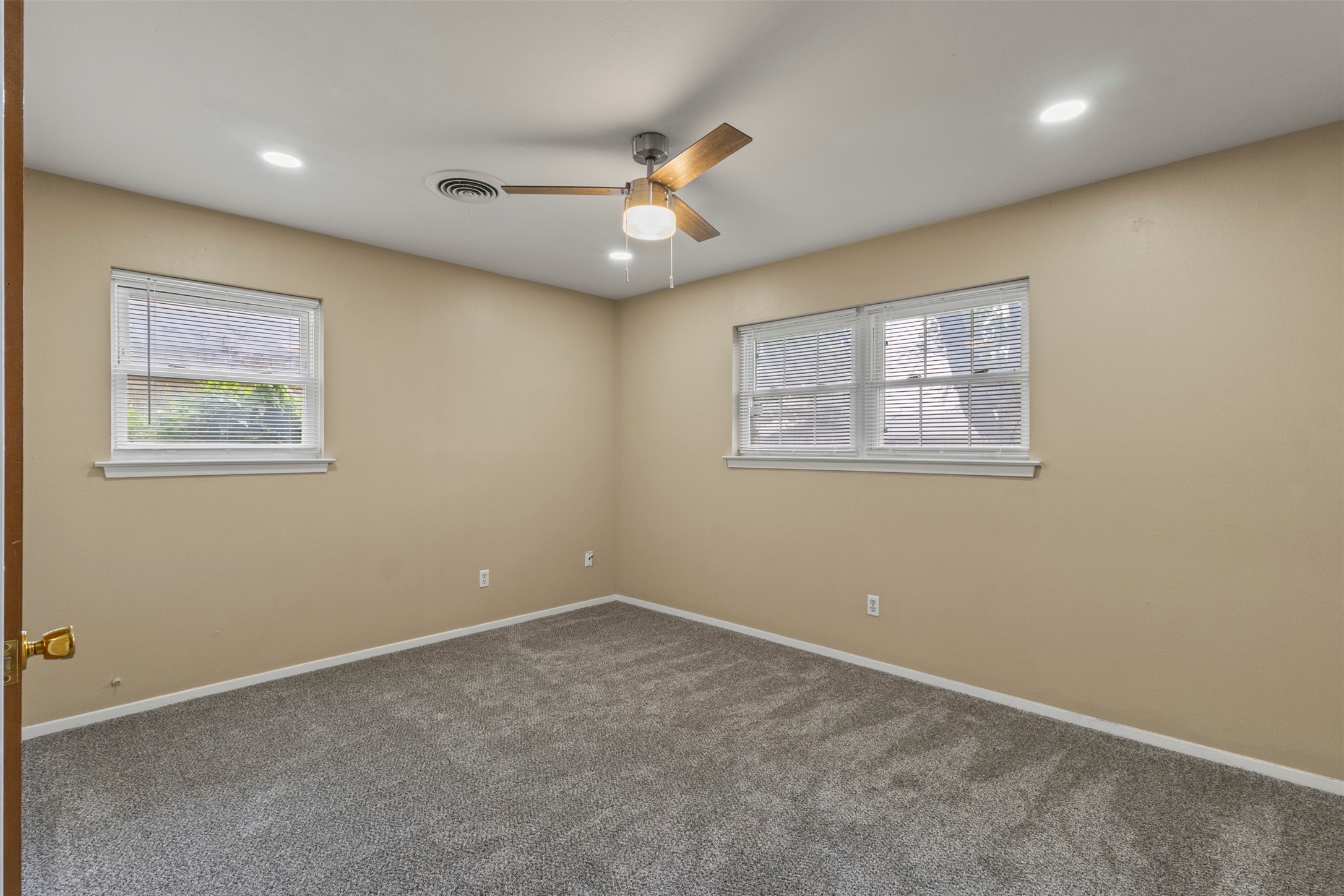 1021 Blue Lake Fort Worth TX 76103