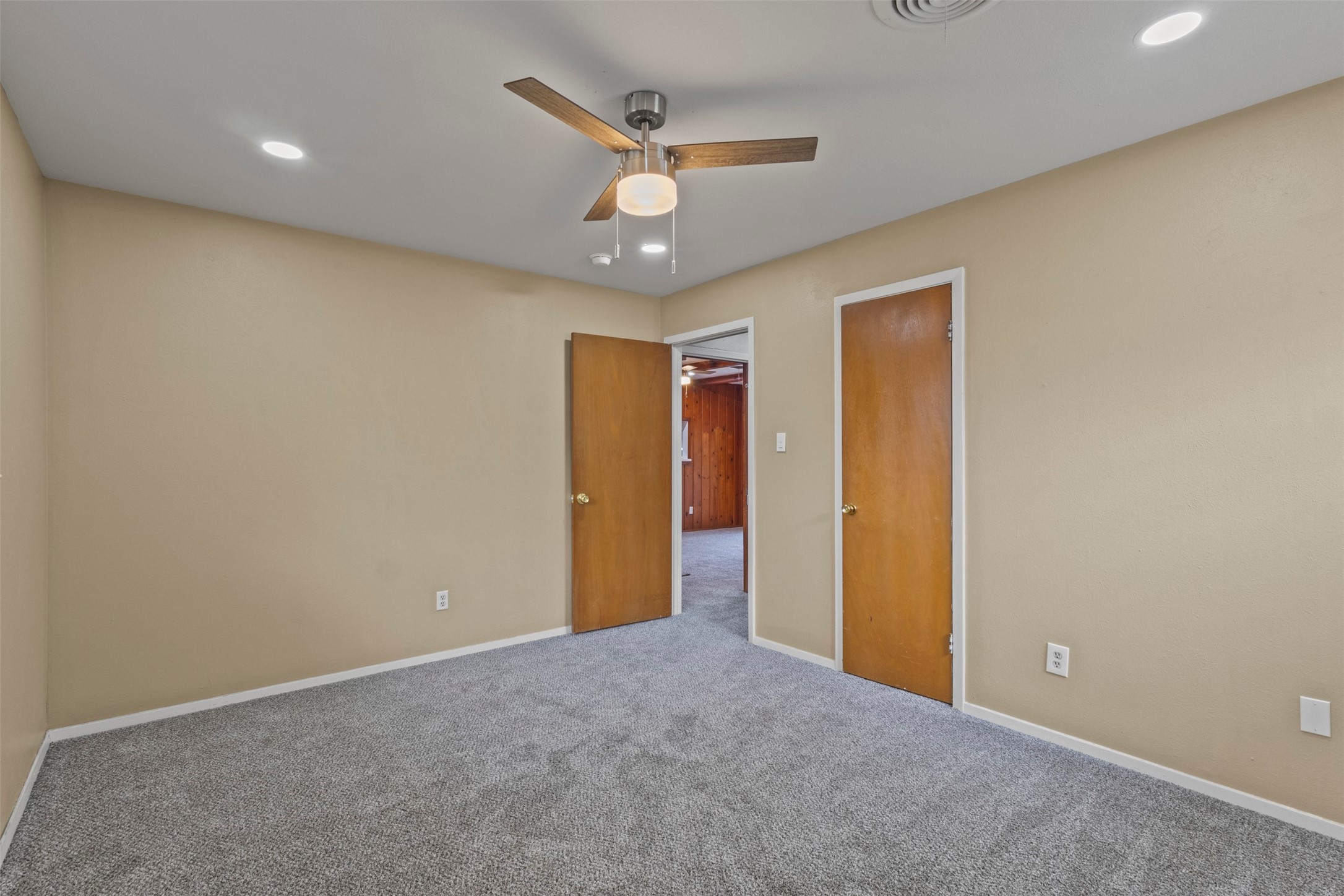 1021 Blue Lake Fort Worth TX 76103