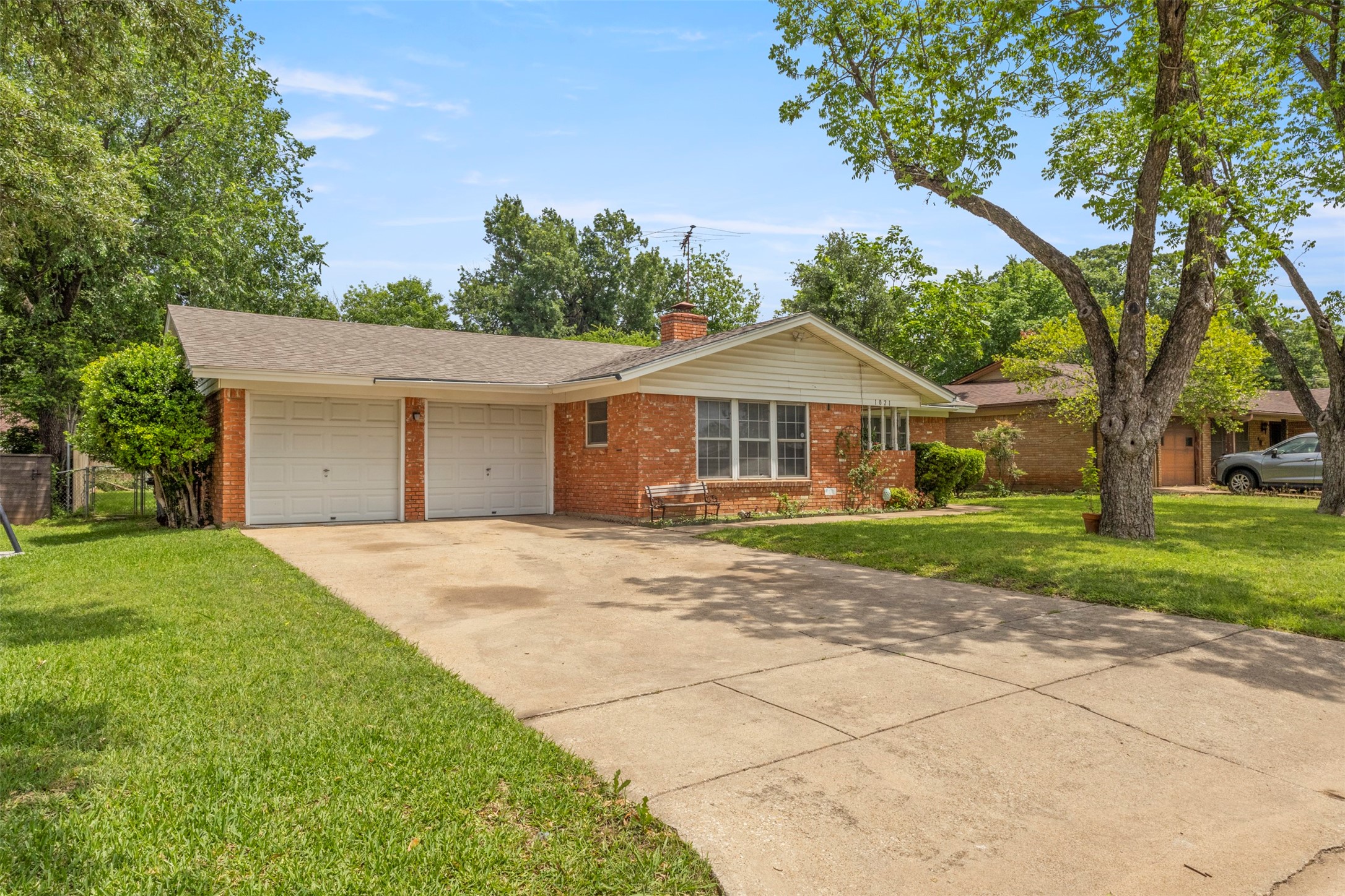 1021 Blue Lake Fort Worth TX 76103