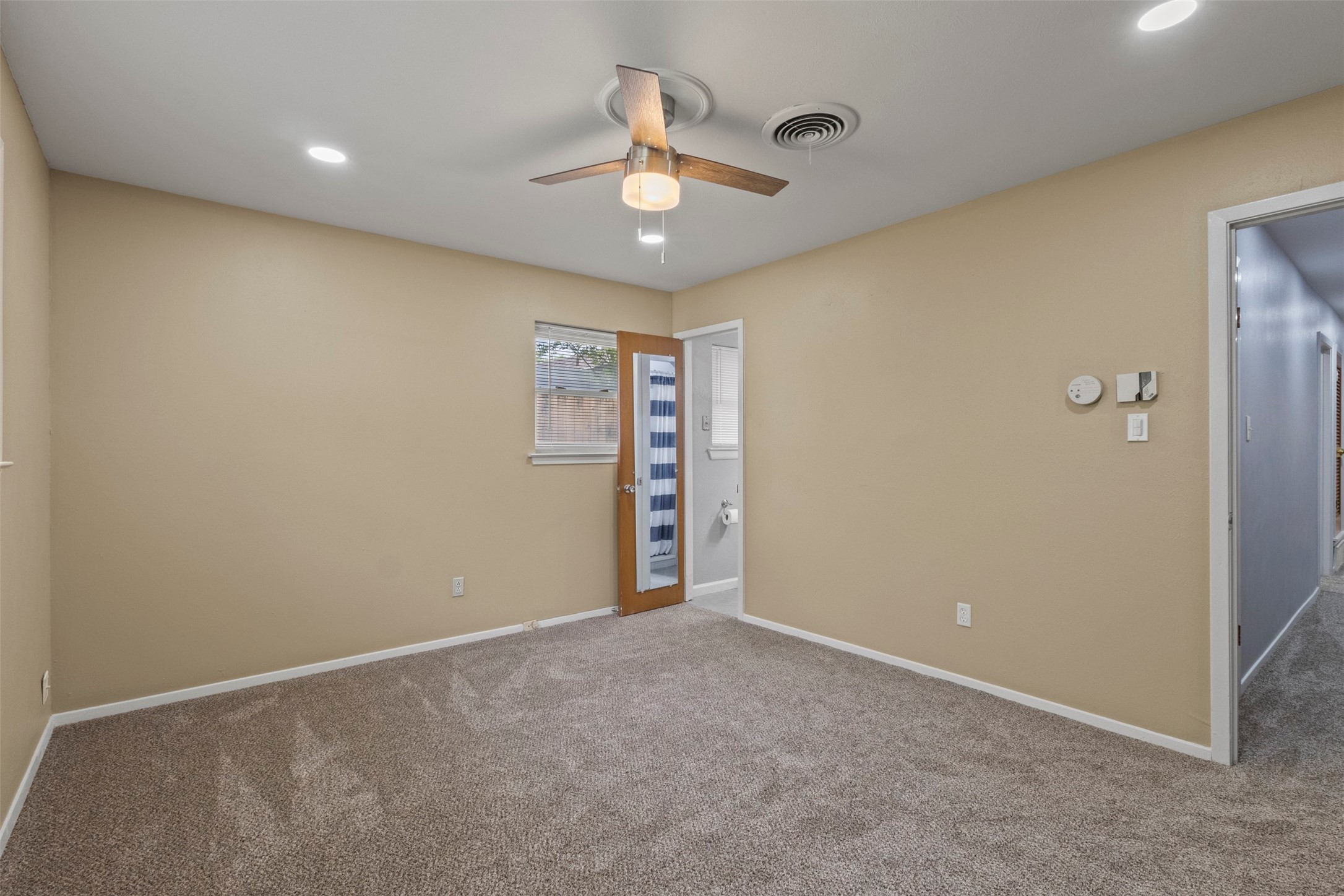 1021 Blue Lake Fort Worth TX 76103