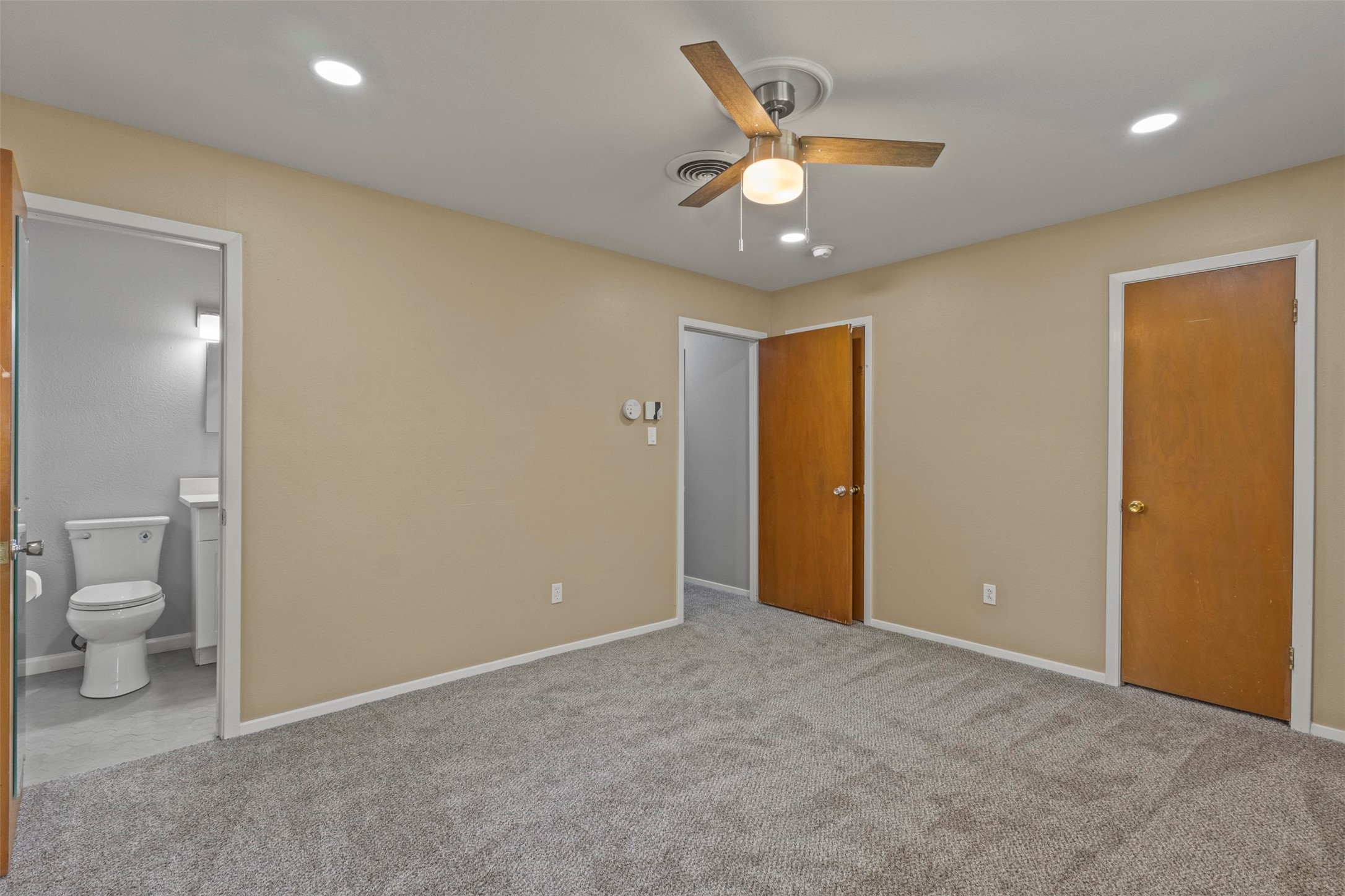 1021 Blue Lake Fort Worth TX 76103