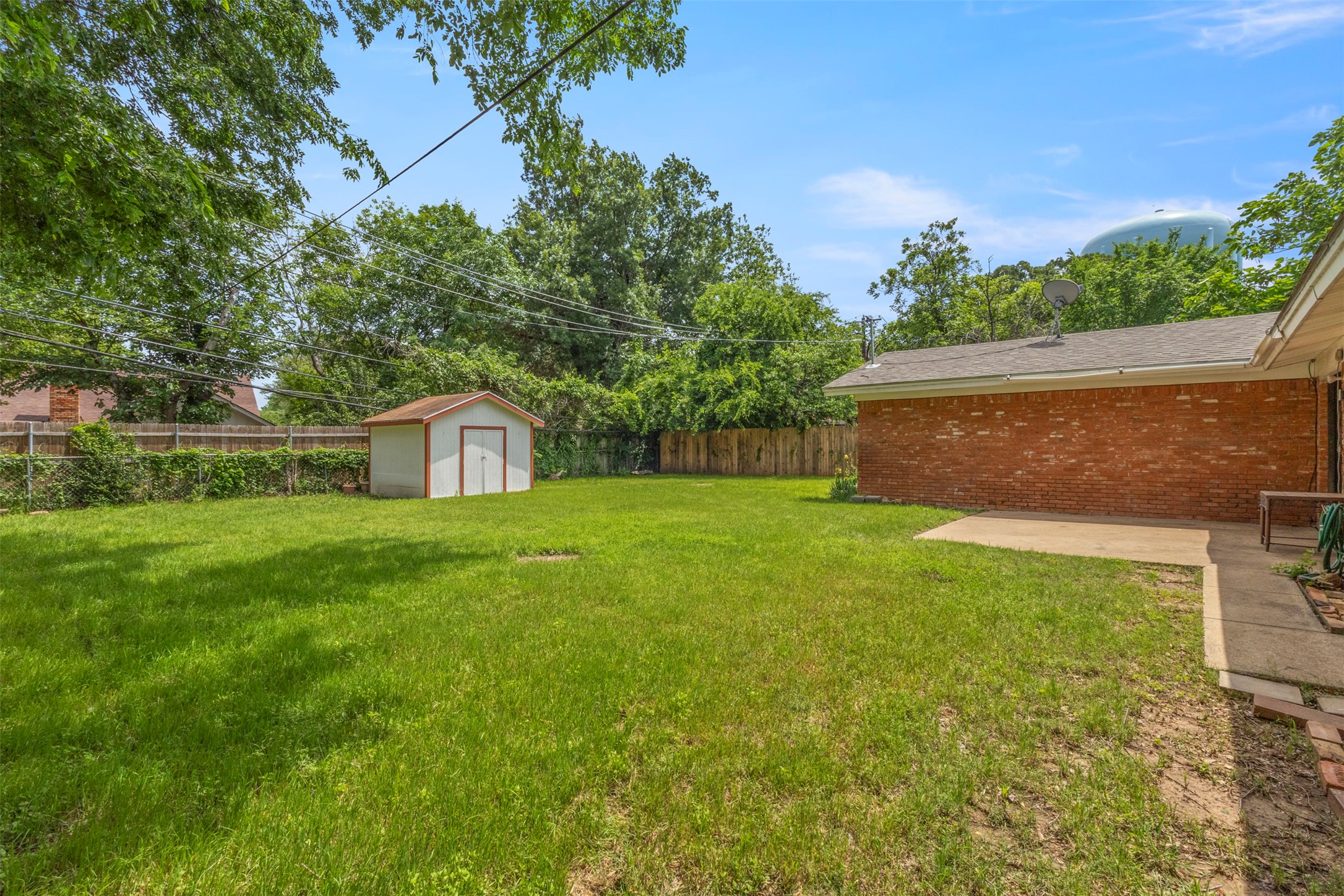 1021 Blue Lake Fort Worth TX 76103