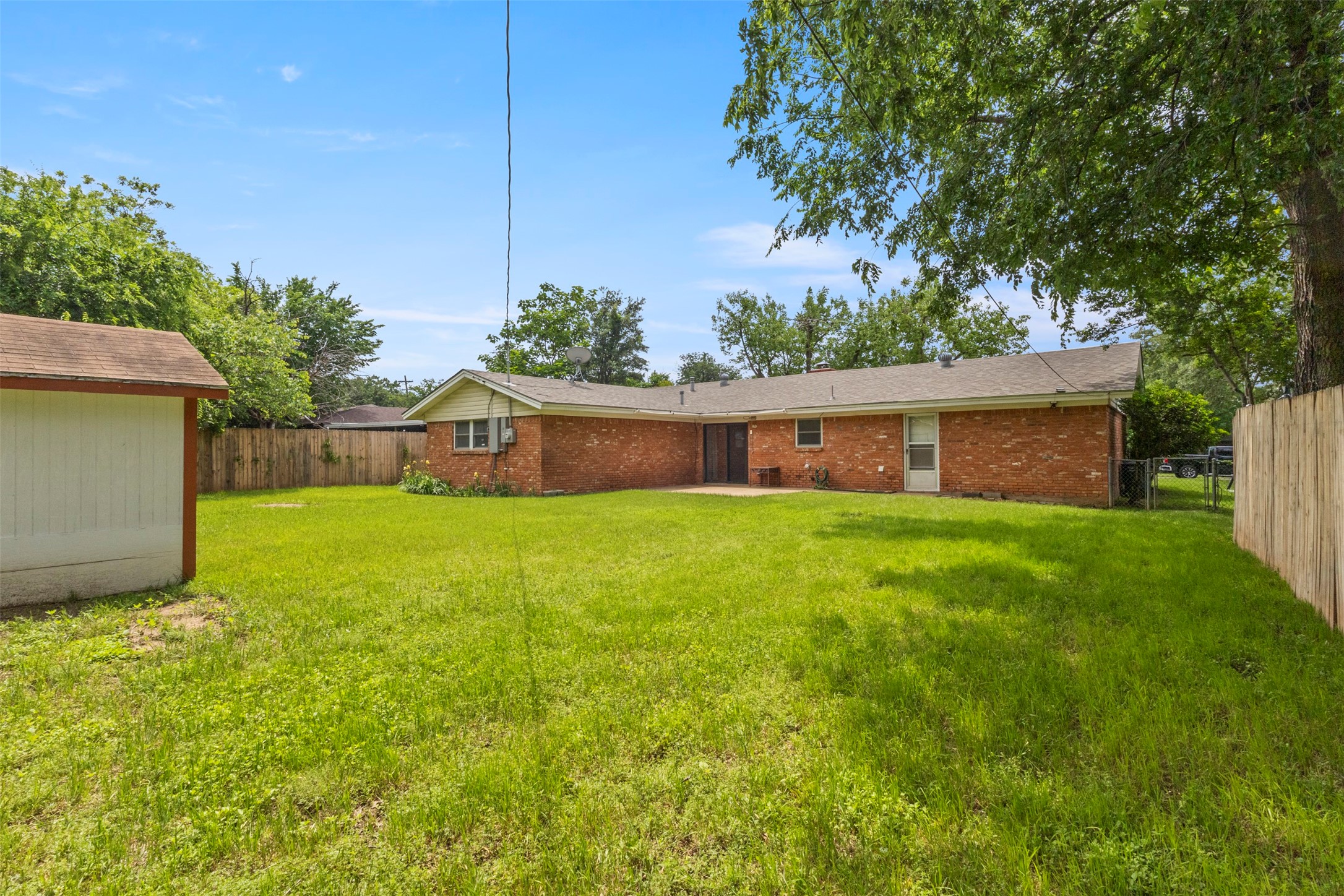 1021 Blue Lake Fort Worth TX 76103