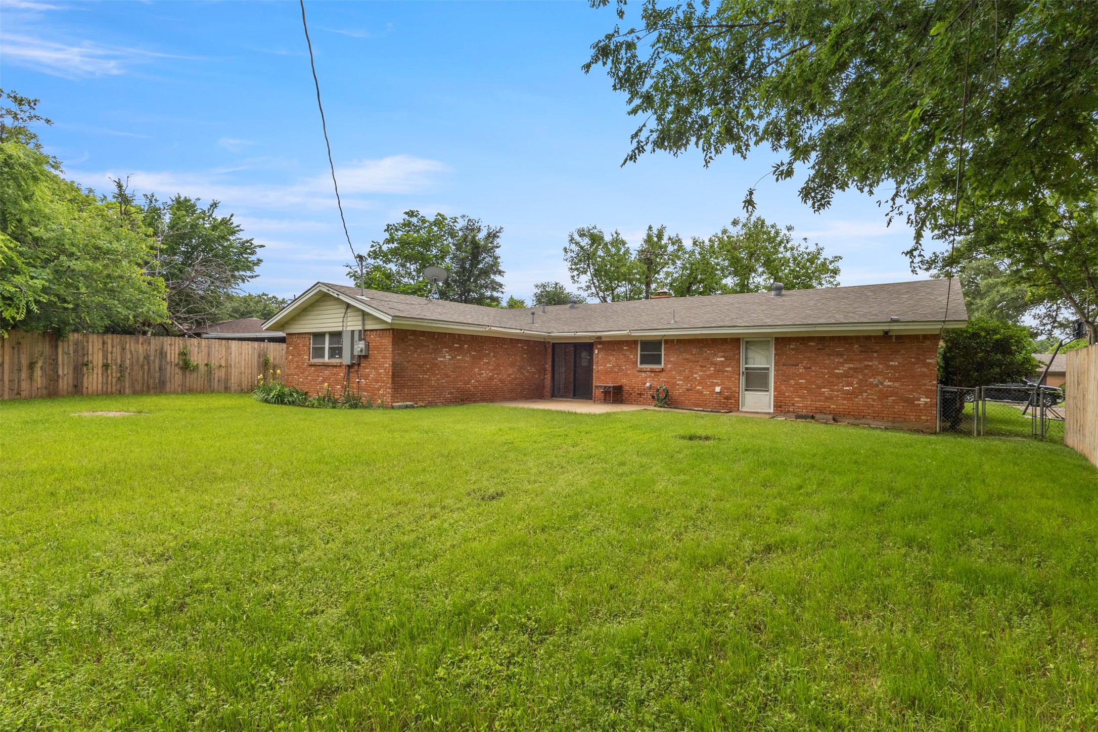 1021 Blue Lake Fort Worth TX 76103