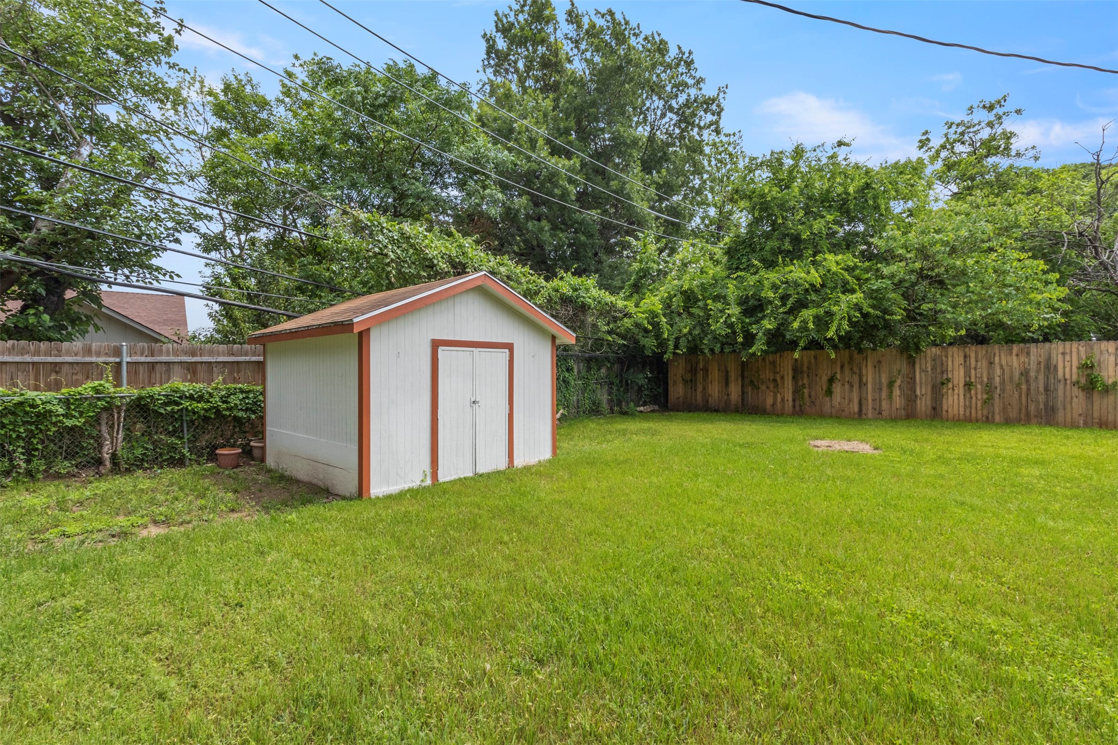 1021 Blue Lake Fort Worth TX 76103