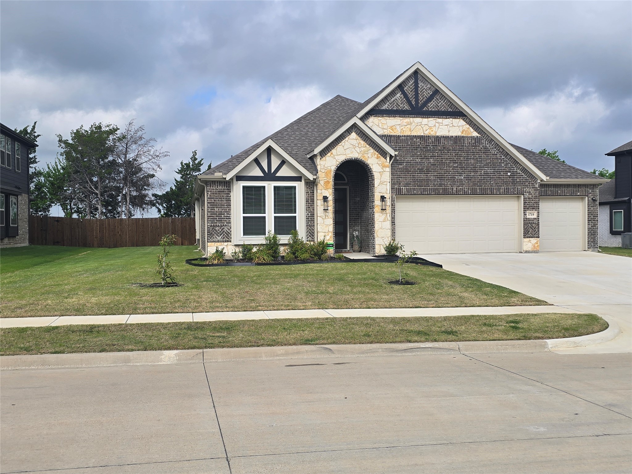 1719 Newport Lane Cedar Hill TX 75104