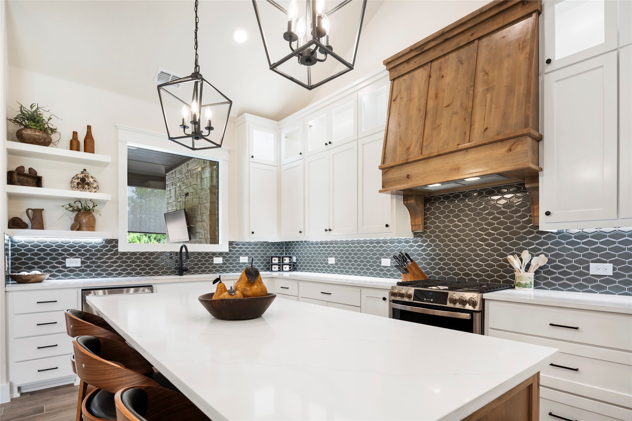 704 Abbey Road Van Alstyne TX 75495