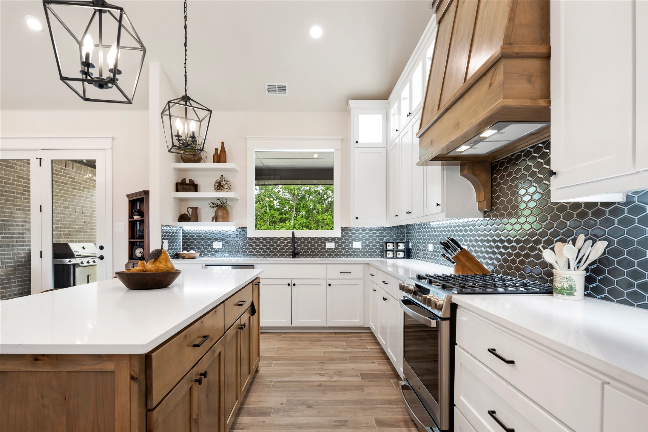 704 Abbey Road Van Alstyne TX 75495