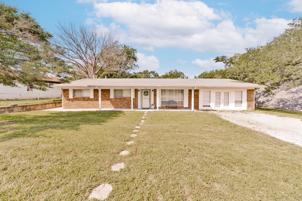 500 W London Street Bowie TX 76230