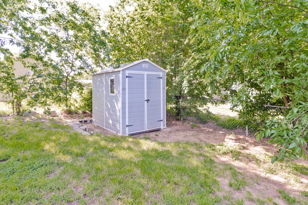 500 W London Street Bowie TX 76230