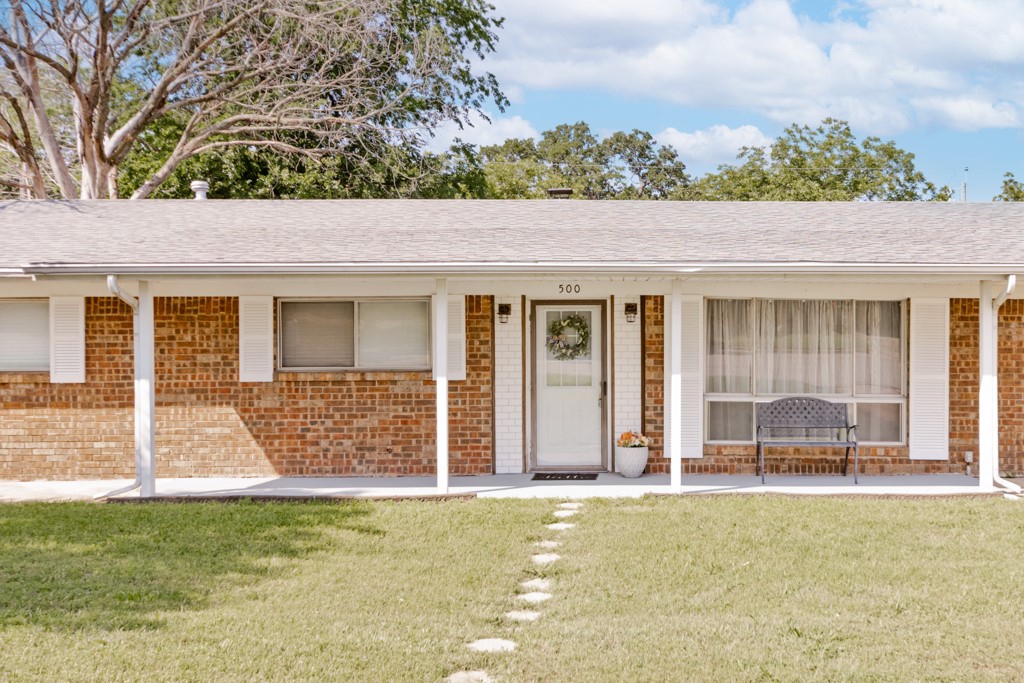 500 W London Street Bowie TX 76230
