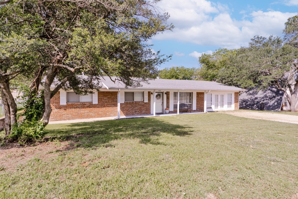 500 W London Street Bowie TX 76230