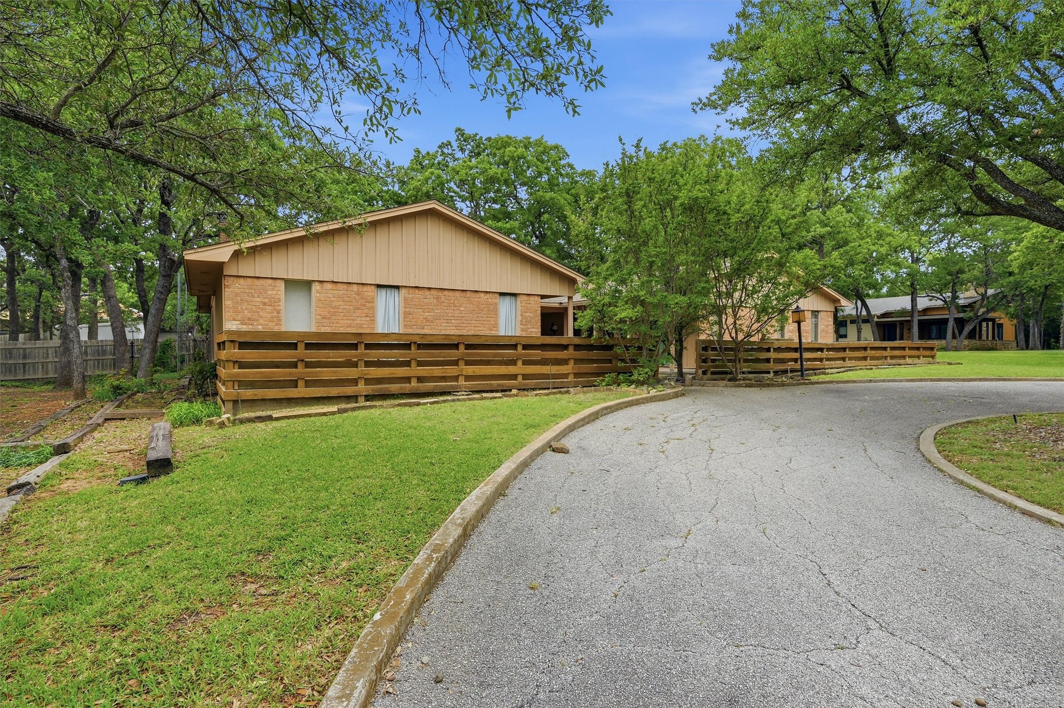 372 Lakepoint Loop Pottsboro TX 75076