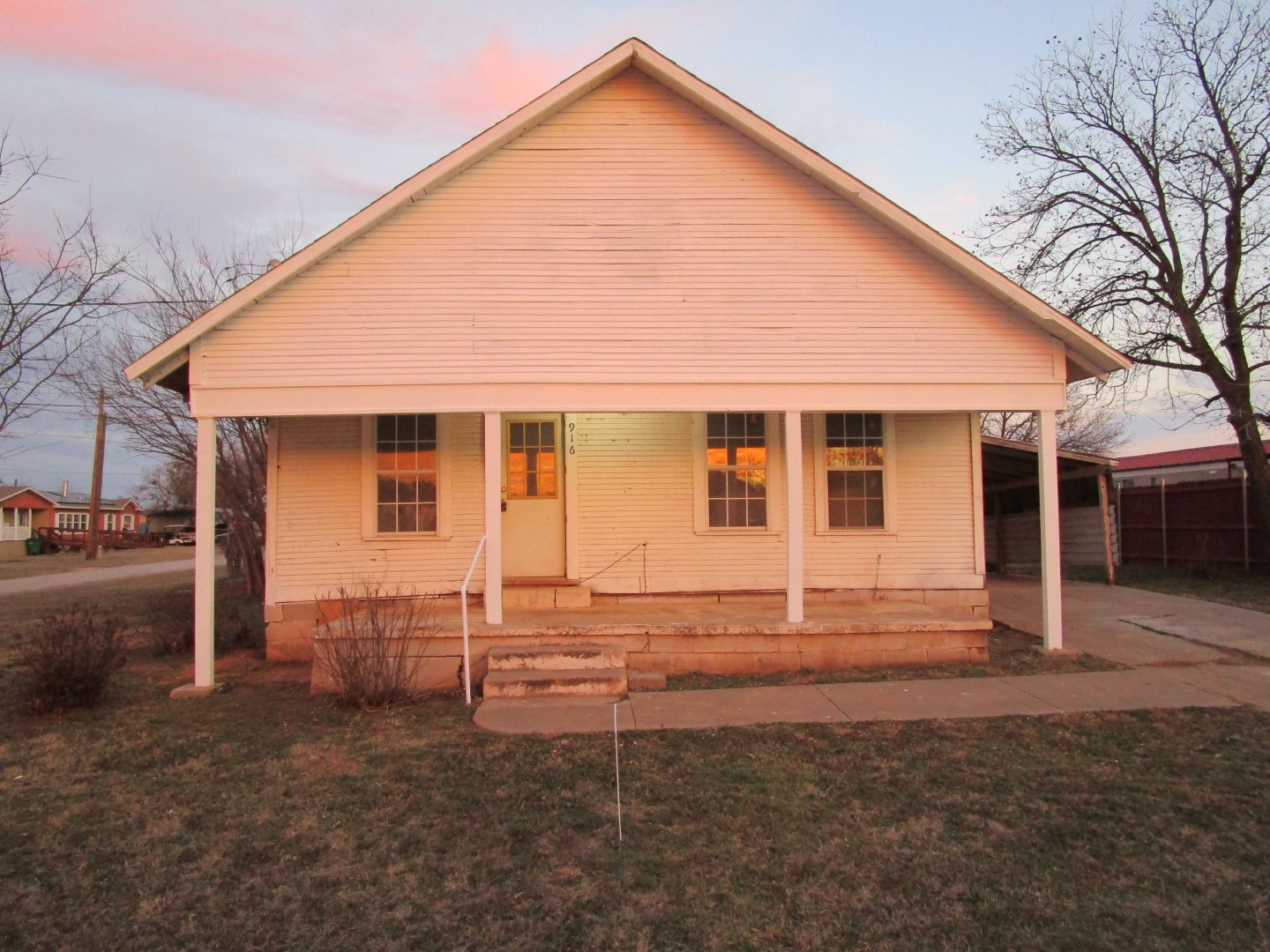 916 N Bridge Street Henrietta TX 76365