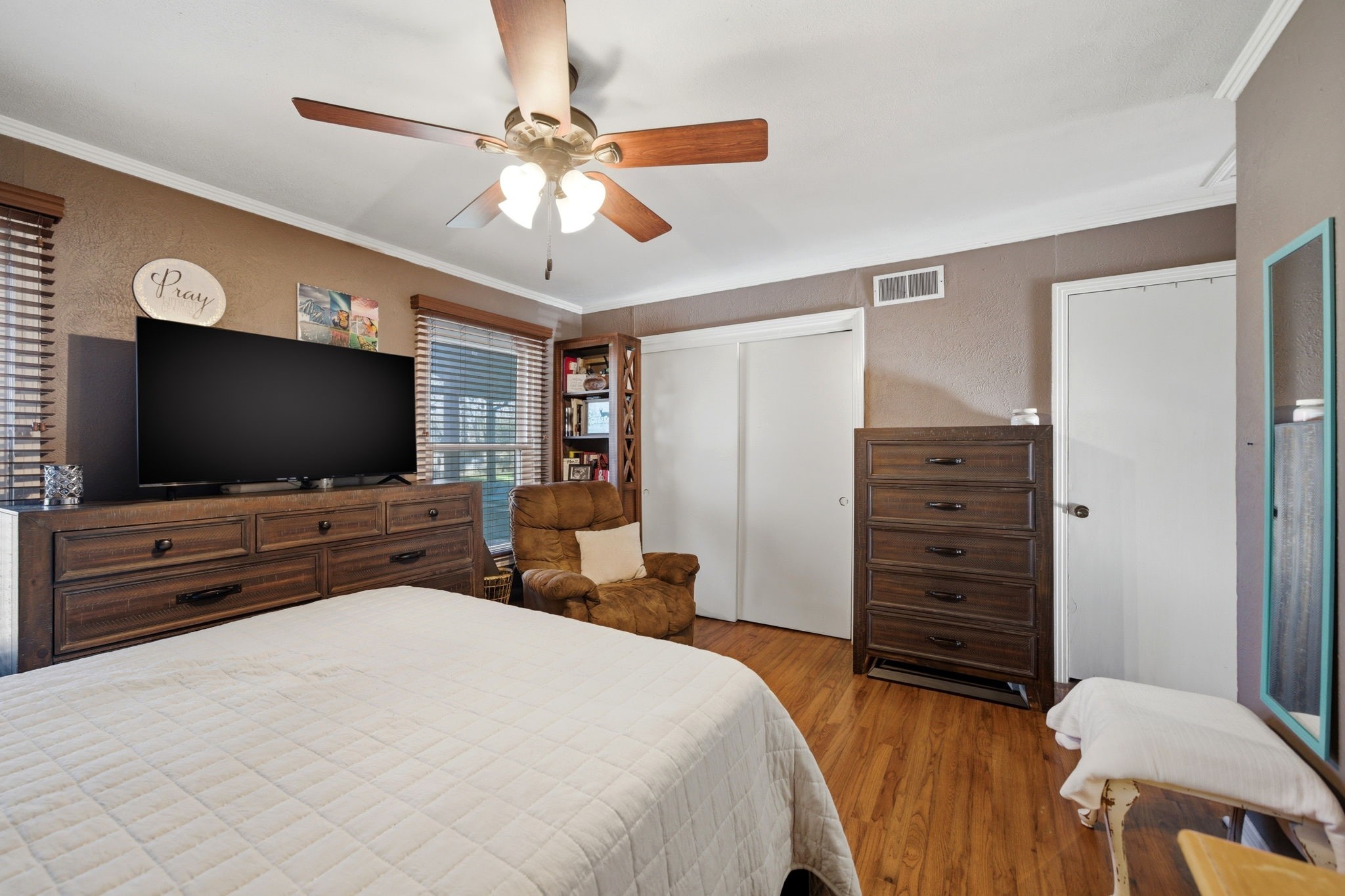 1704 S Houston Street Kaufman TX 75142